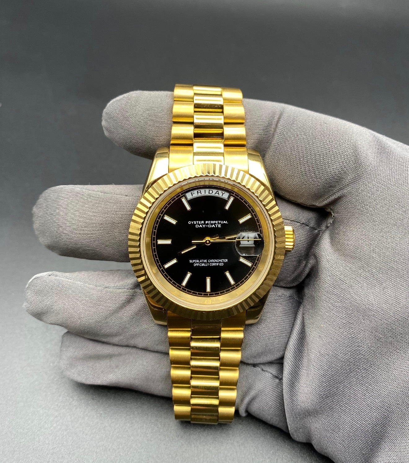 MOD DAY DATE NOIR OR JAUNE