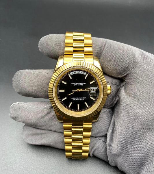 MOD DAY DATE NOIR OR JAUNE